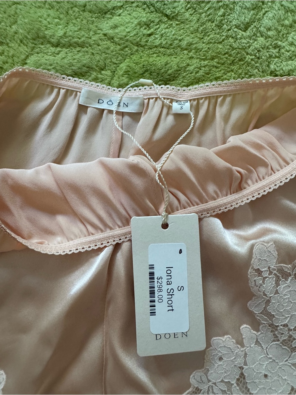Doen Iona Silk Lace Shorts in Peach - Picture 3 of 4